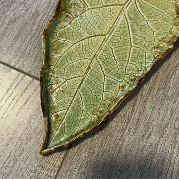 Hand made pottery leaf shape clay try by local Canadian Artist in Waterloo - Picture 3 of 5